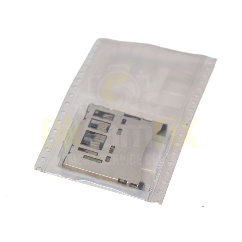 Nikon D5200 memory card slot.