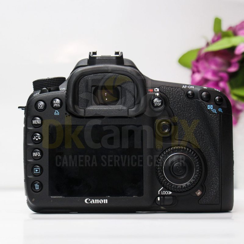 Canon EOS 7D camera.